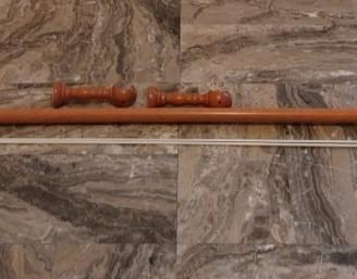 bastone per tende in legno chiaro