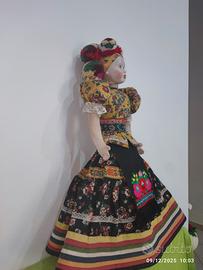 bambola di pezza con testa di porcellana 