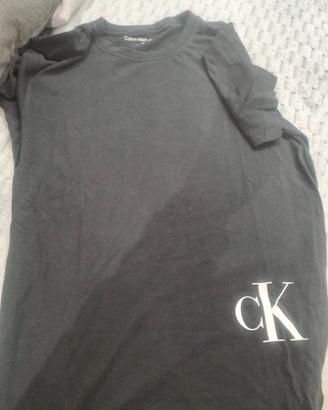 t-shirt Calvin Klein nera