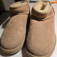 UGG stivale basso, praticamente nuovo,  taglia 36