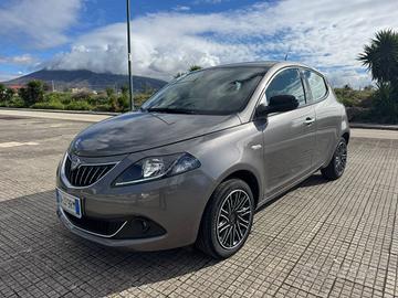 Lancia Ypsilon 1.0 FireFly 5 porte S&S Hybrid Gold