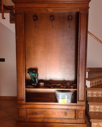 mobili in legno cappottiera e como