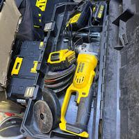 Smerigliatrice dewalt a batteria