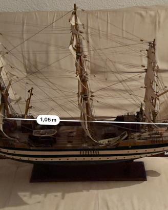 Veliero Amerigo Vespucci in legno