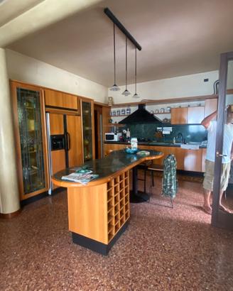 Cucina intera in legno   con frigo  Amana