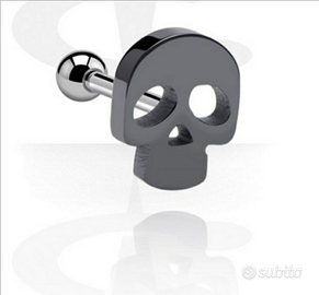 Tragus piercing con teschio colore nero