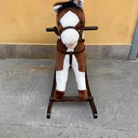 Cavallo a dondolo e sacco a pelo pigiamask