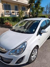 Opel corsa D 1.2 gpl