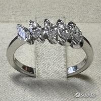 ANELLO IN ORO 18kt. CON DIAMANTI NAVETTE NATURALI