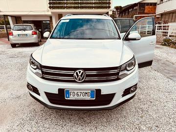 Volkswagen Tiguan 2.0 TDI 4X4 SCR DSG Business Blu