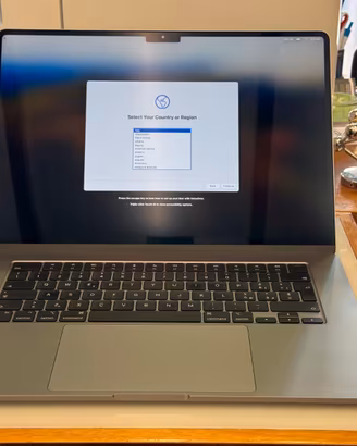 MacBook Air 15 pollici 2022 M2 8 GB RAM 256 GB SSD