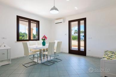 Pescoluse villette indipendenti posto auto interni