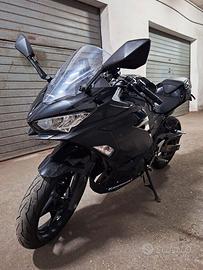 Moto Kawasaki Ninja 400