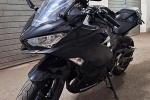 Moto Kawasaki Ninja 400