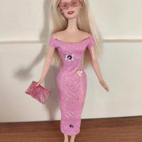 Barbie bionda con accessori 