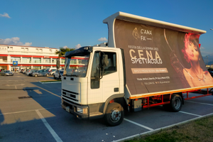 Camion vela pubblicitaria