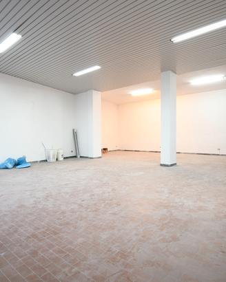 Ampio locale pian terra