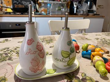 Bottiglie thun olio aceto