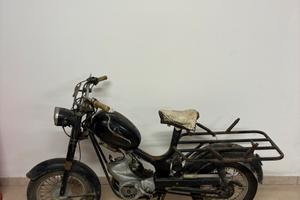 Motorino vintage porta bombole