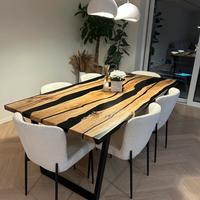 TAVOLI IN LEGNO MASSELLO CON RESINA – SU MISURA