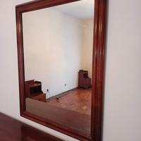 Vecchio comò con specchio