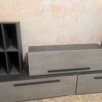 Parete attrezzata tavolo e divano