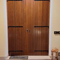 Portone ingresso con scuri