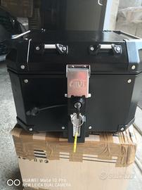 Top case Givi trekker Outback 42 litri. 