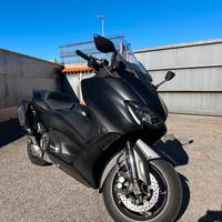 Yamaha TMAX 560