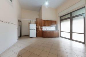 NOVITÀ! Intero stabile con ampie metrature e terra