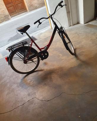 Bicicletta rossa.