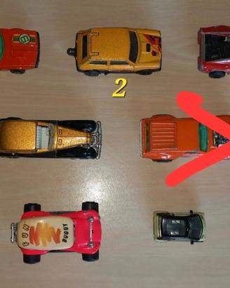Sei autovetture in metallo e plastica