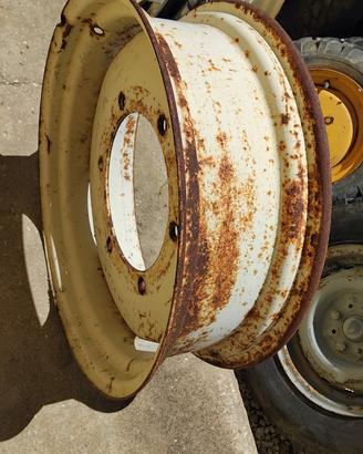 Cerchio anteriore trattore fiat 640 dt