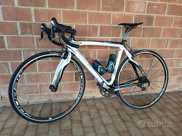 
bici Pinarello in full carbone 