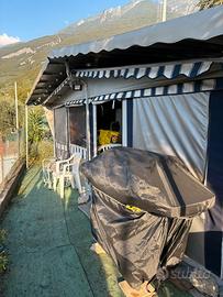 Roulotte con veranda e copertura anti pioggia