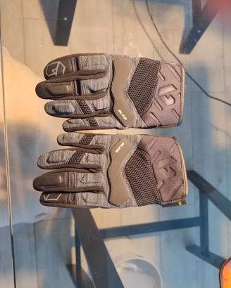 Guanti moto nuovi - mai usati - taglia S