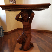 Porta televisione in legno scolpito a mano