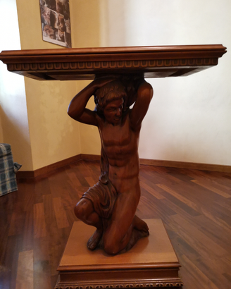 Porta televisione in legno scolpito a mano