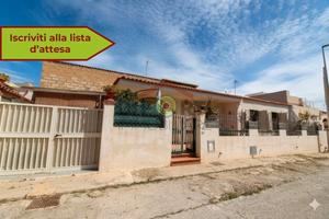 Casa Indipendente a Villaggio Azzurro