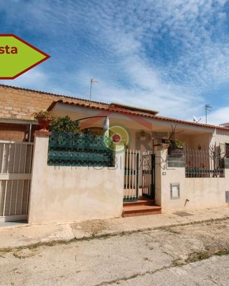 Casa Indipendente a Villaggio Azzurro