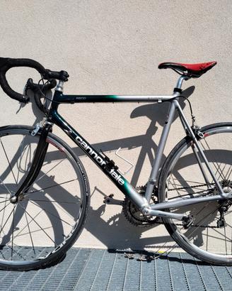 Cannondale R800 Made in USA – Campagnolo Veloce –