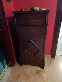 Mobiletto arte povera fine 800