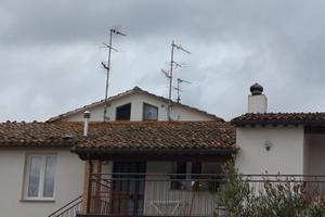 Appartamento con terreno e capanni