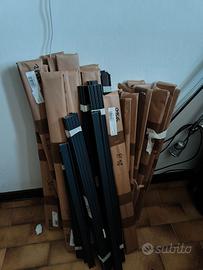 Profili di alluminio per zanzariere fisse.