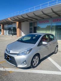 Toyota yaris 1,5H ECVT 5P Lounge+MY12