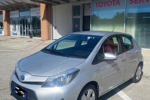 Toyota yaris 1,5H ECVT 5P Lounge+MY12
