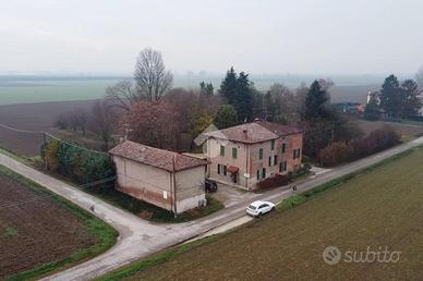 CASA SEMINDIPENDENTE A CENTO