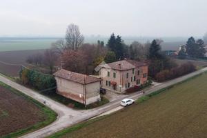 CASA SEMINDIPENDENTE A CENTO