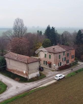 CASA SEMINDIPENDENTE A CENTO