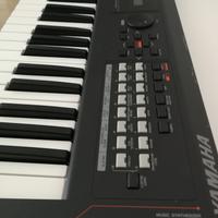 YAMAHA MX49 V2 